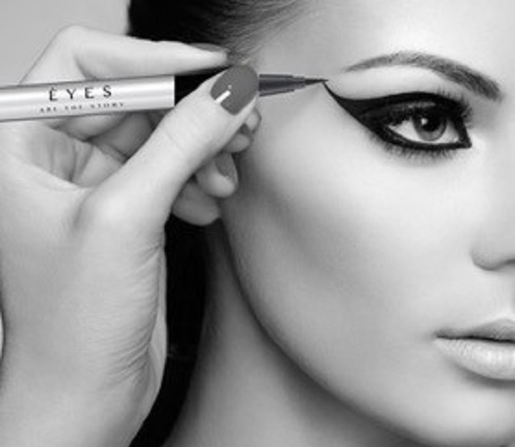 Makeup Tips for Sensitive Skin: Cosmetics for Dry Eyes