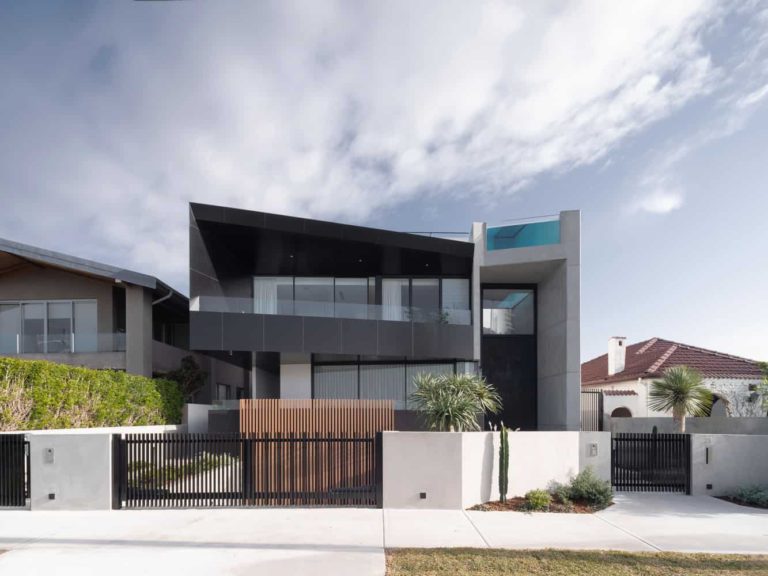 Glass Swimming Pools: Redefining Luxury Home Aesthetics